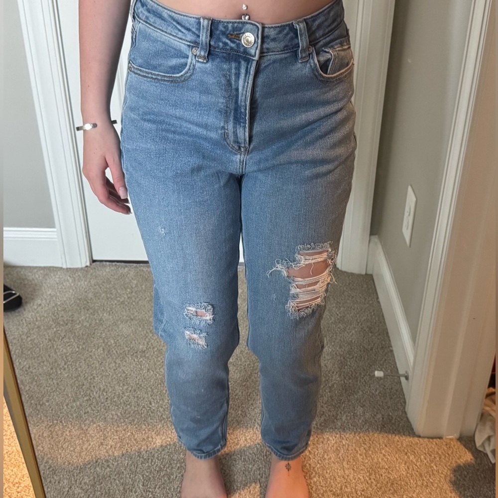 American Eagle Outfitters Light Blue Distressed Women’s Boyfriend Jean